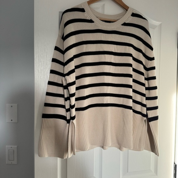 NWT Gap 24/7 Split-Hem Crewneck Sweater size M - Picture 7 of 9